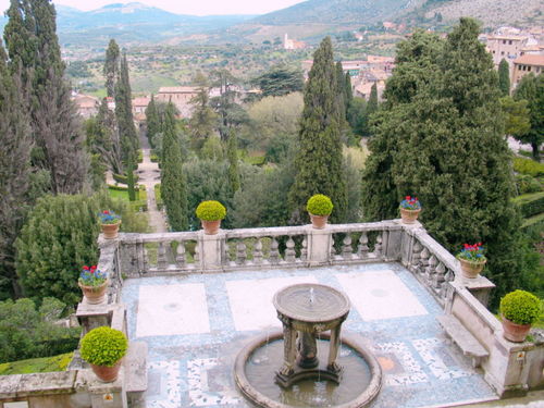 羅馬的埃斯特莊園,擁有迷人的風景,是意大利園林藝術(shù)的經(jīng)典