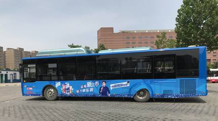 移動(dòng)的城市名片 艾迪亞傳媒公交廣告與定制巴士營(yíng)銷(xiāo)價(jià)值解析